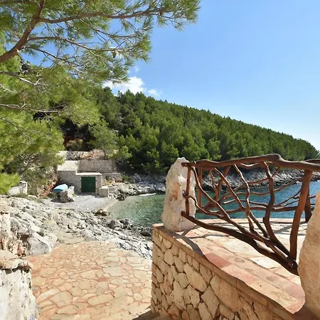 Secluded Fisherman's Cove Golubinka, Hvar - 14344 *